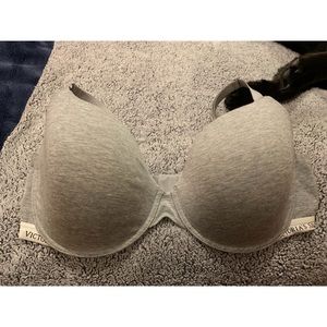 Victoria’s Secret T-Shirt Lightly Lined Demi Bra